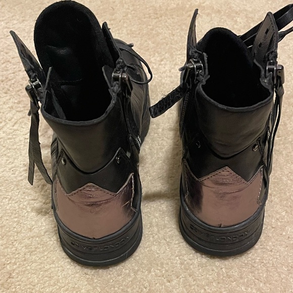 NWOT Crime London Black Leather Moto Boot with Stars on back - Picture 10 of 13